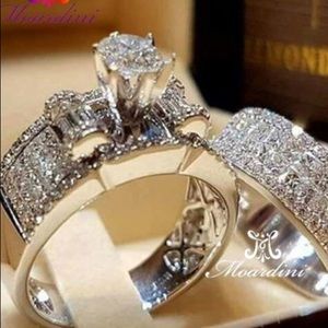😮 beautiful wedding set!